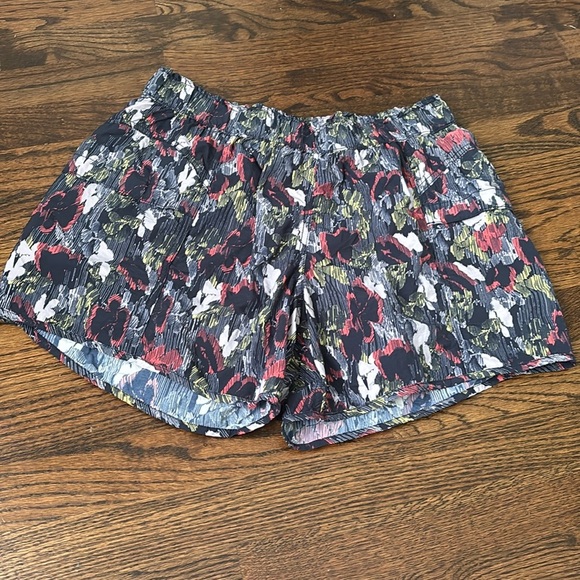 FP Movement by Free People Pants - Free People‎ Movement In The Wild Printed Shorts small